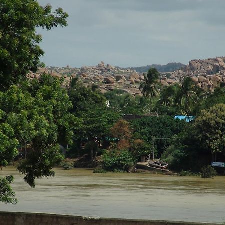 Shambhu Guest House ฮัมปี ภายนอก รูปภาพ