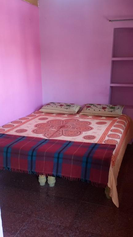 Shambhu Guest House ฮัมปี ภายนอก รูปภาพ