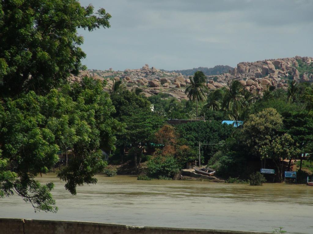 Shambhu Guest House ฮัมปี ภายนอก รูปภาพ